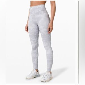 lululemon athletica Wunder Under High Rise Tight 28” Luxtreme Camouflage. Size 6